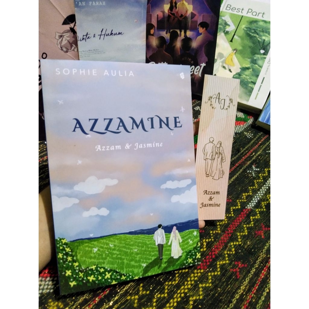(PRELOVED) Novel AU Azzamine Soft Cover Karya Sophie Aulia