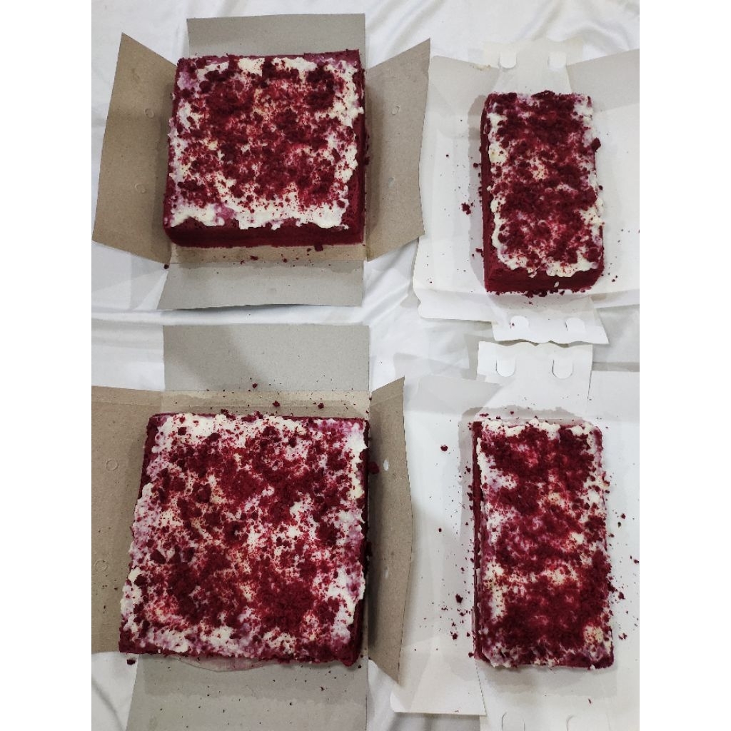 

Bolu Red Velvet Topping Creamcheese