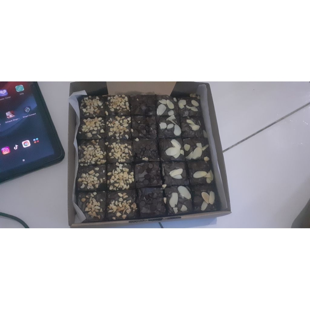 

FUDGY BROWNIES HOMEMADE