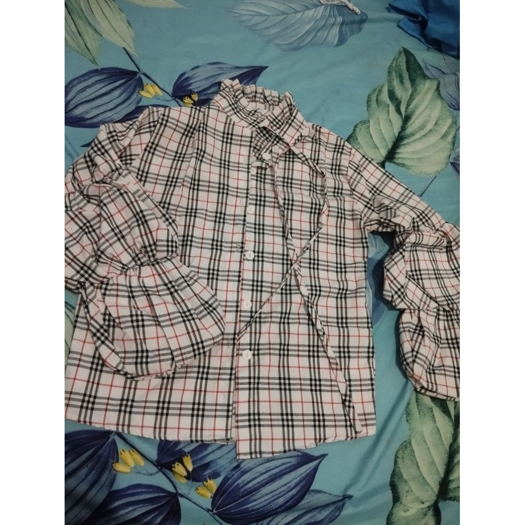 Blouse putih lengan balon