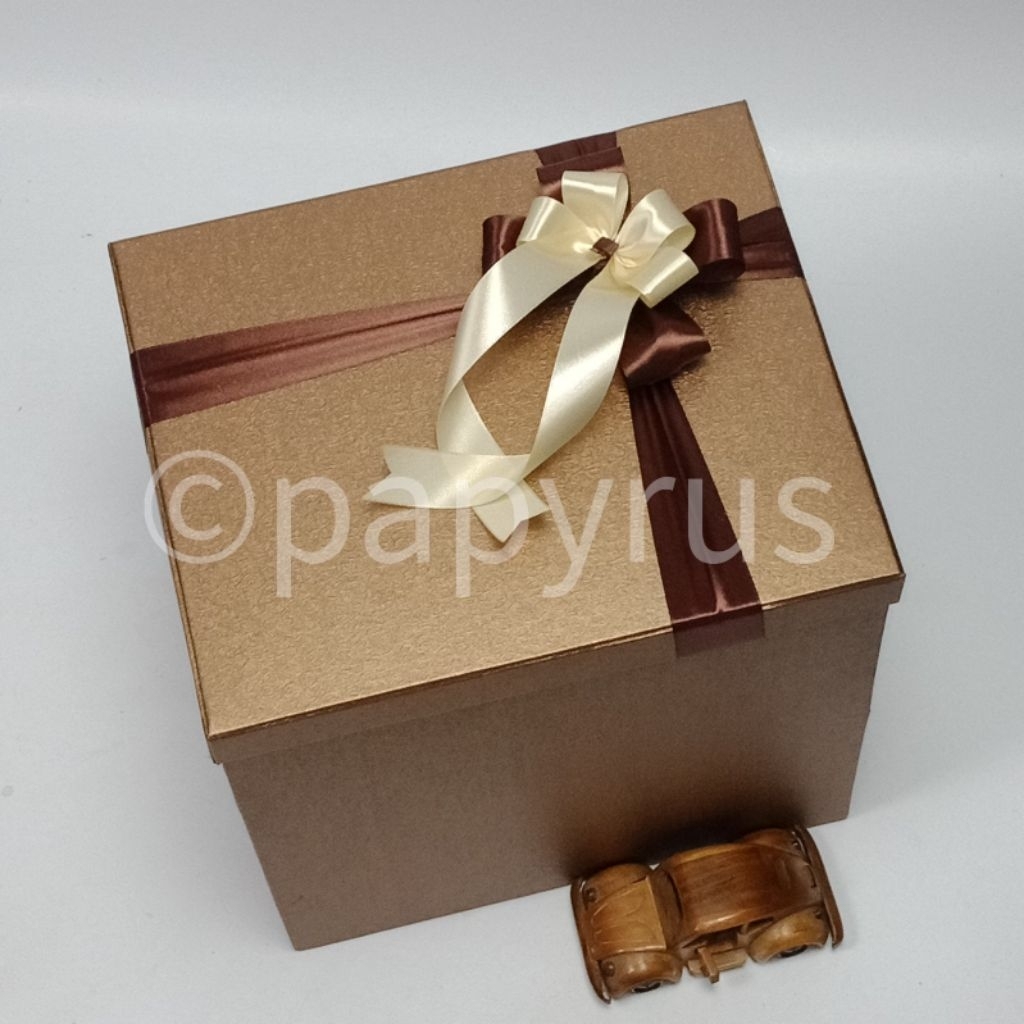 

PAPYRUS 25x30 tinggi 30cm Kotak Kado Gift Box Hadiah V1