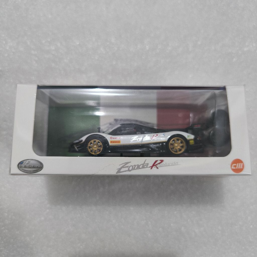 CM MODEL PAGANI ZONDA REVOLUCION WHITE