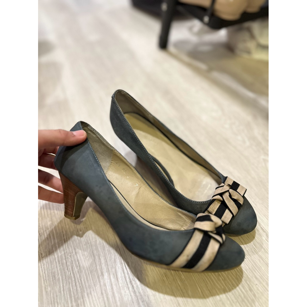 Preloved Andre Valentino Heels