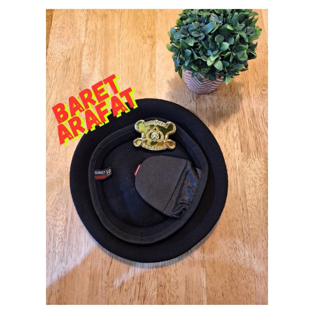 Topi baret camel hitam dan emblem shabara