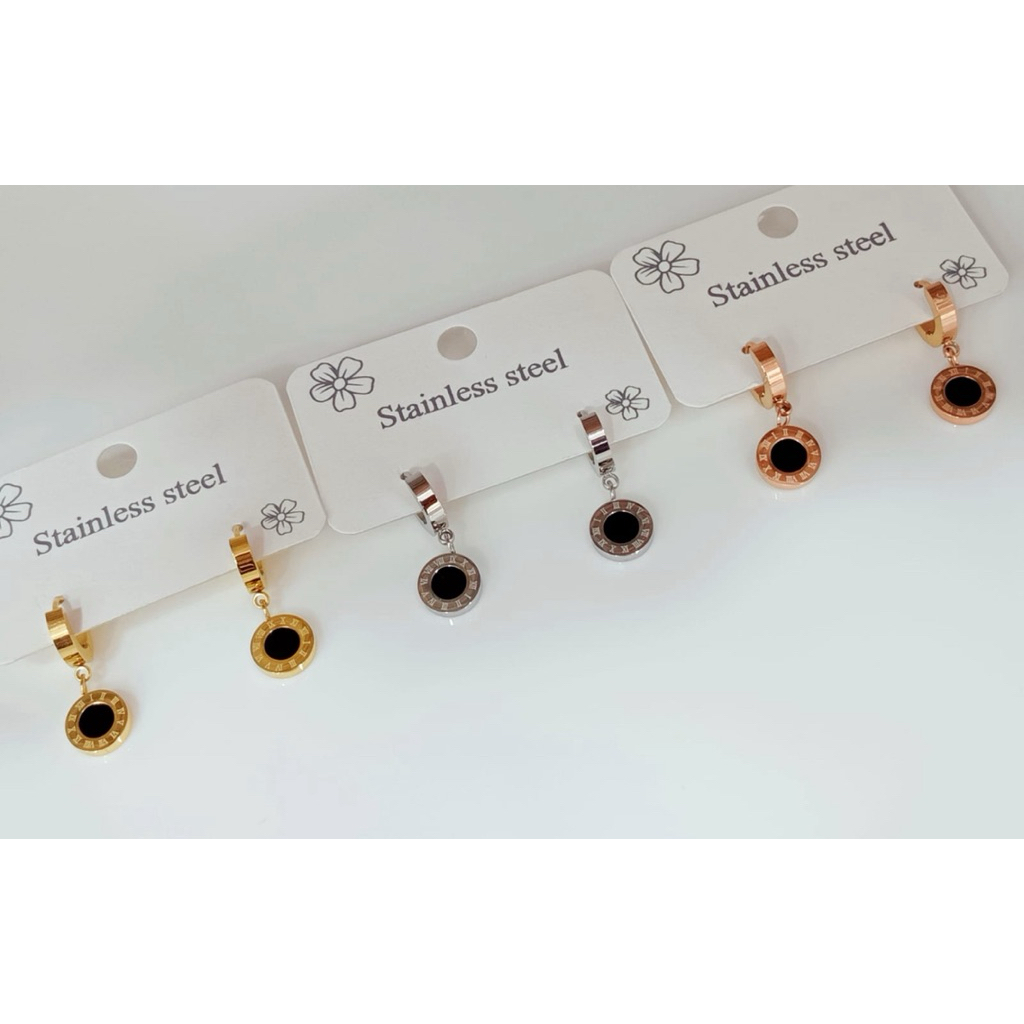 ANTING JEPIT TITANIUM MOTIF BULAT HITAM ROMAWI 24K ANTI KARAT DAN ANTI LUNTUR