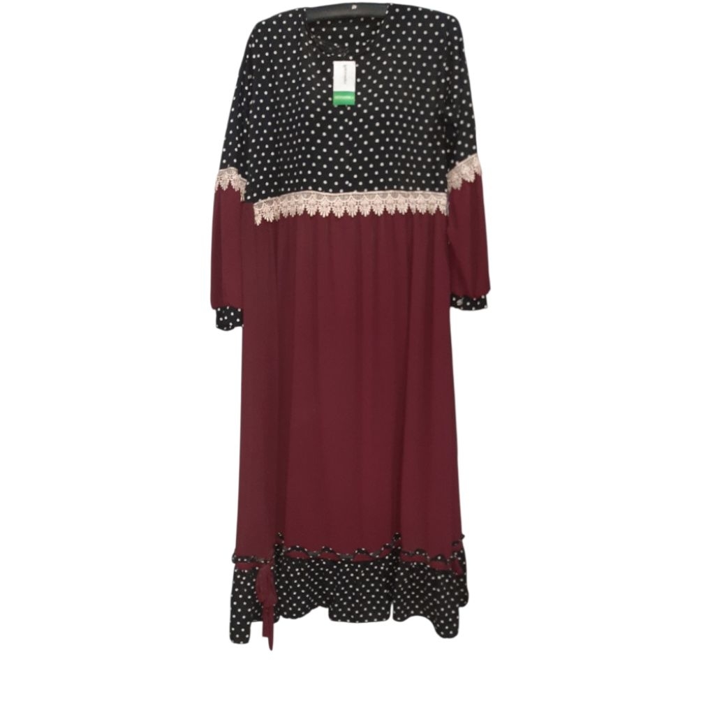 gamis kombinasi merah maroon dan hitam polkadot dengan renda
