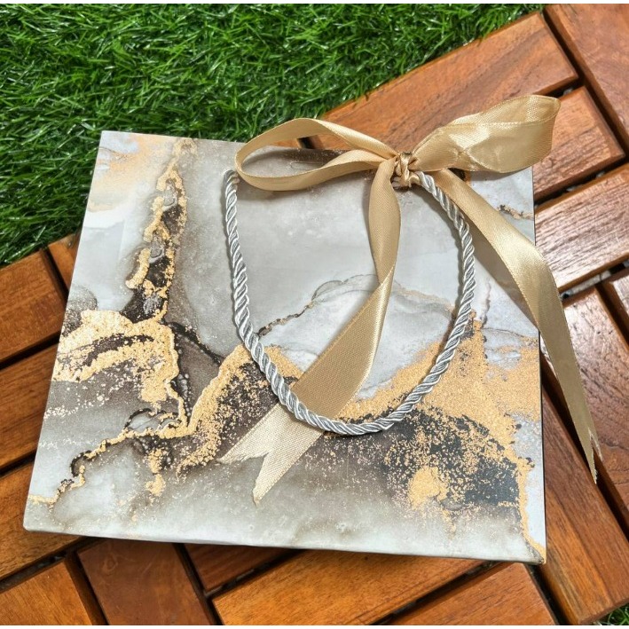 

Paper Bag Untuk Hampers