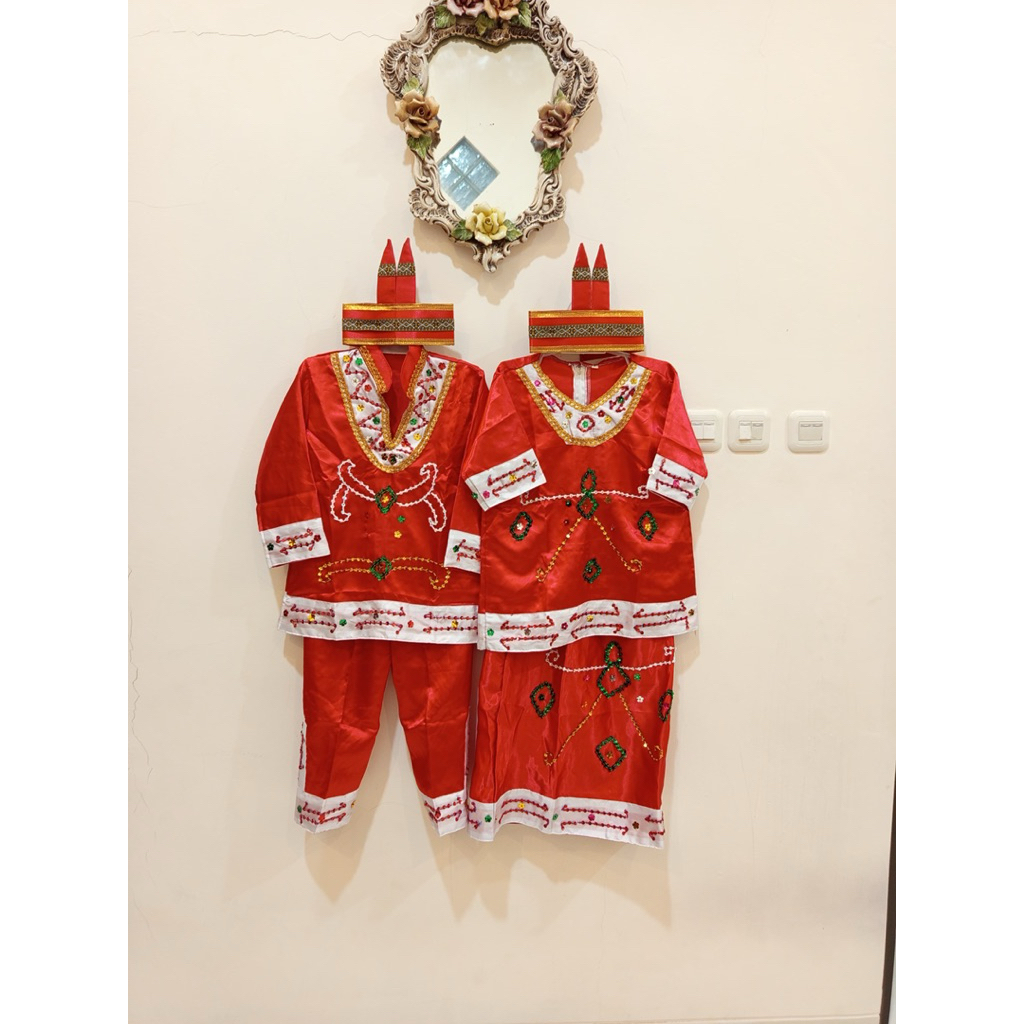 Baju adat anak Dayak merah Kalimantan Tengah laki-laki Perempuan // TK dan SD // Pakaian tradisional