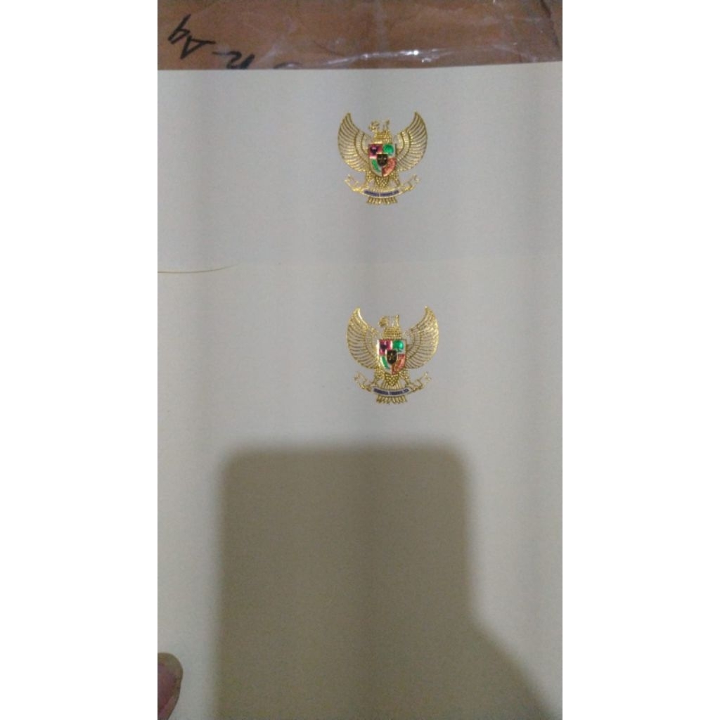 

Kertas Concorde A4 80 gr Kuning Muda , Foil Garuda 3 centi warna