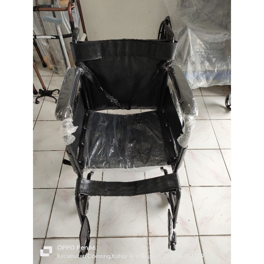 kursi roda standar rumah sakit