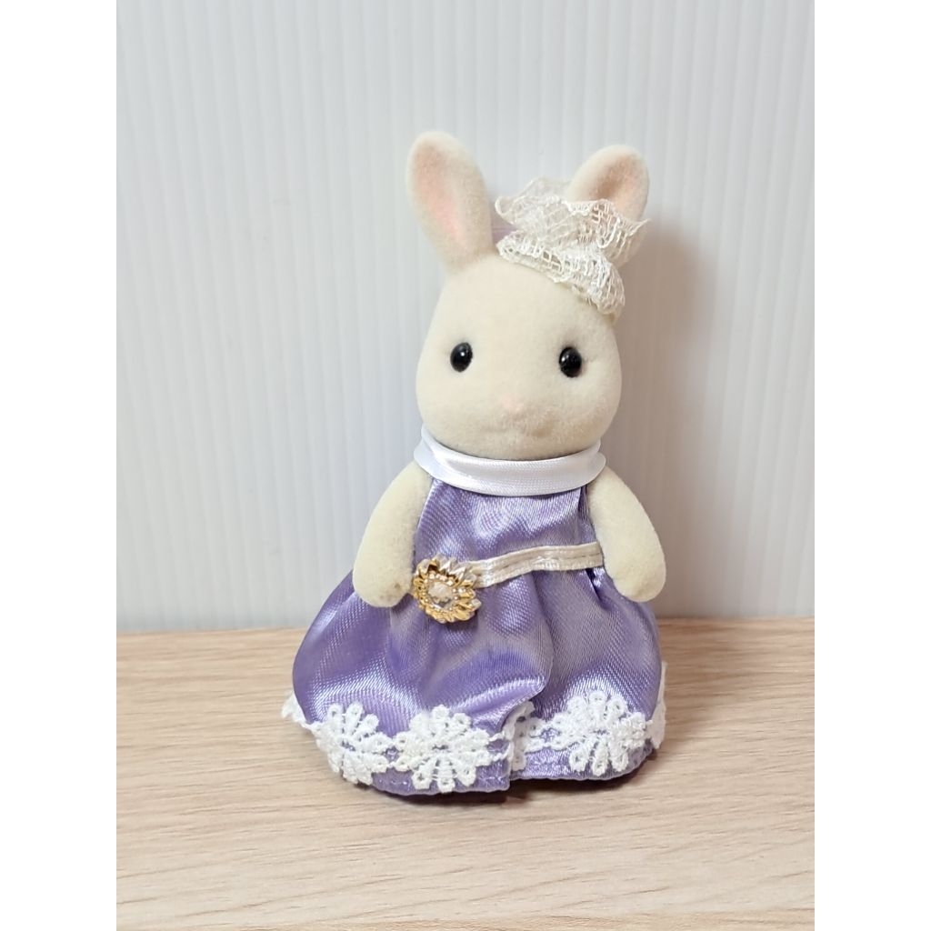 Sylvanian Families - Catherine Periwinkle (Flower Gift Playset)
