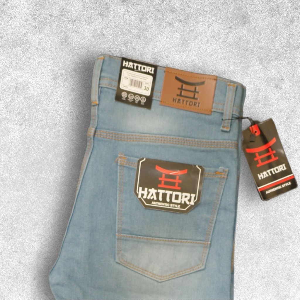 Celana Jeans Pria SlimFit Biru Muda