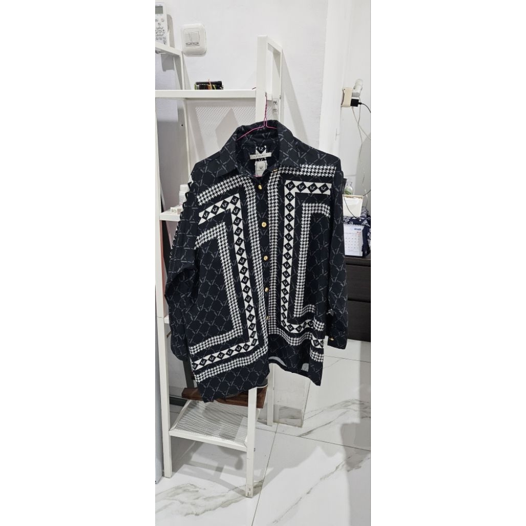 preloved monogram top lady merk vivi zubedi original ling.dd 116 pb 73 lengkap box paper bag price t