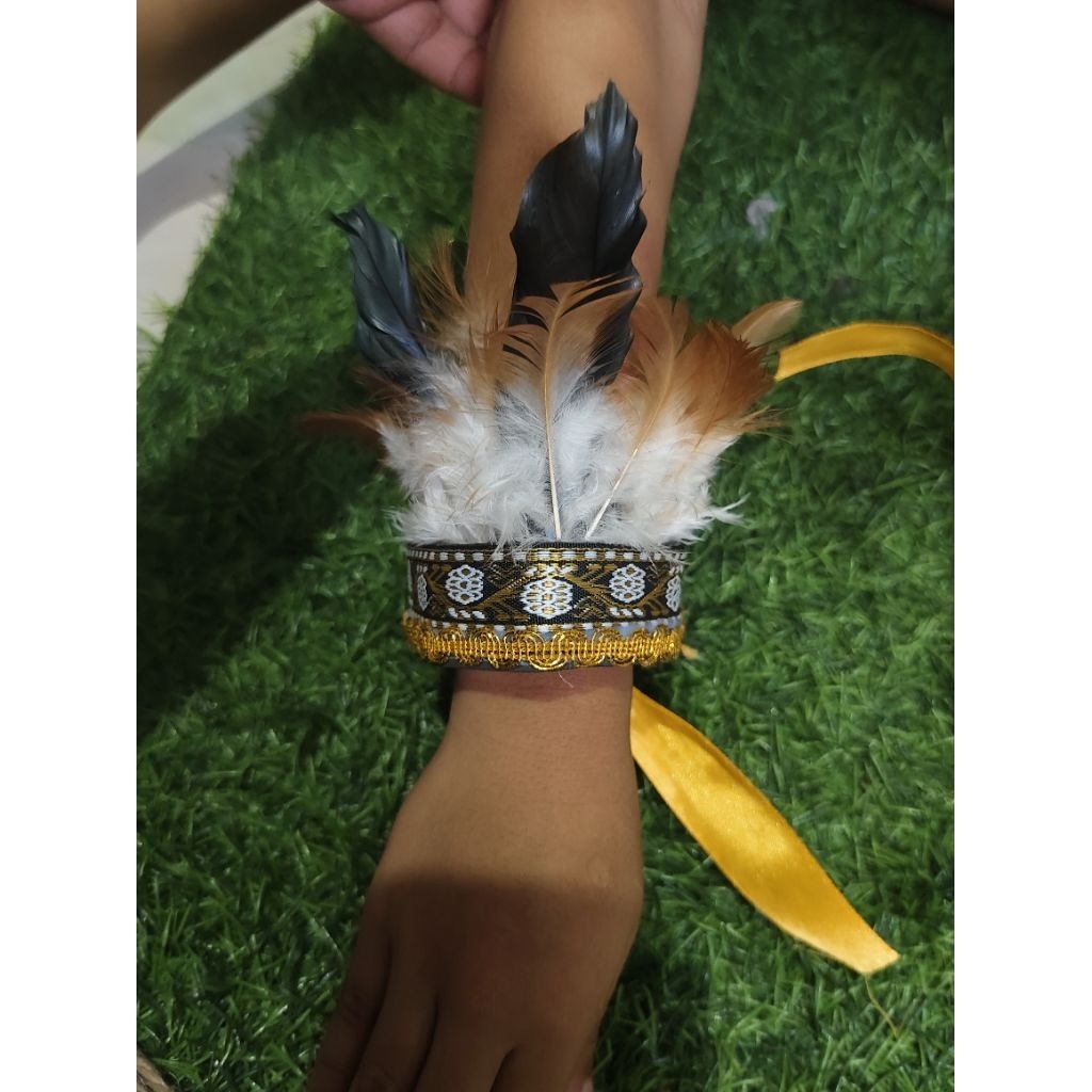 aksesoris dayak /gelang tangan bulu papua