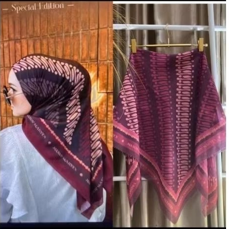 HIJAB SEGI EMPAT VOAL MOTIF BATIK MAROON