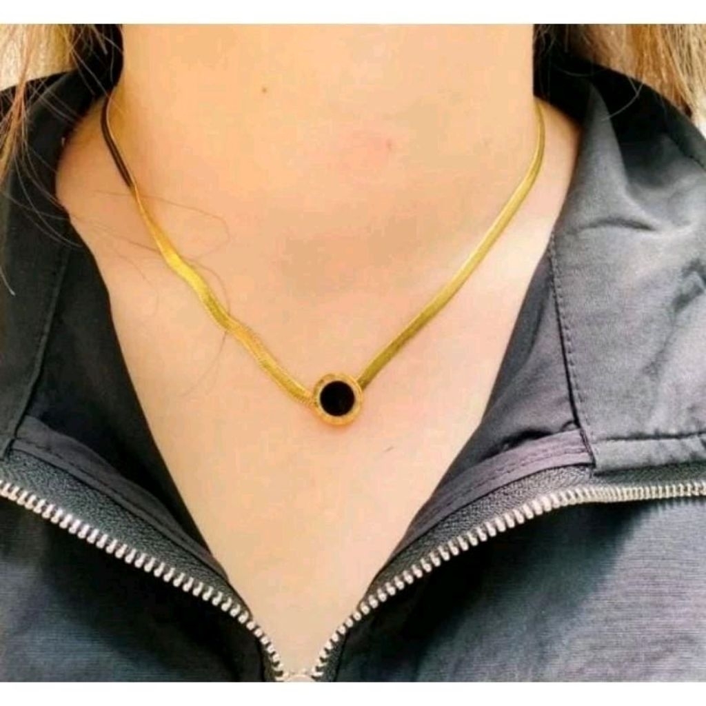 kalung titanium belut motif buah titik hitam wanita