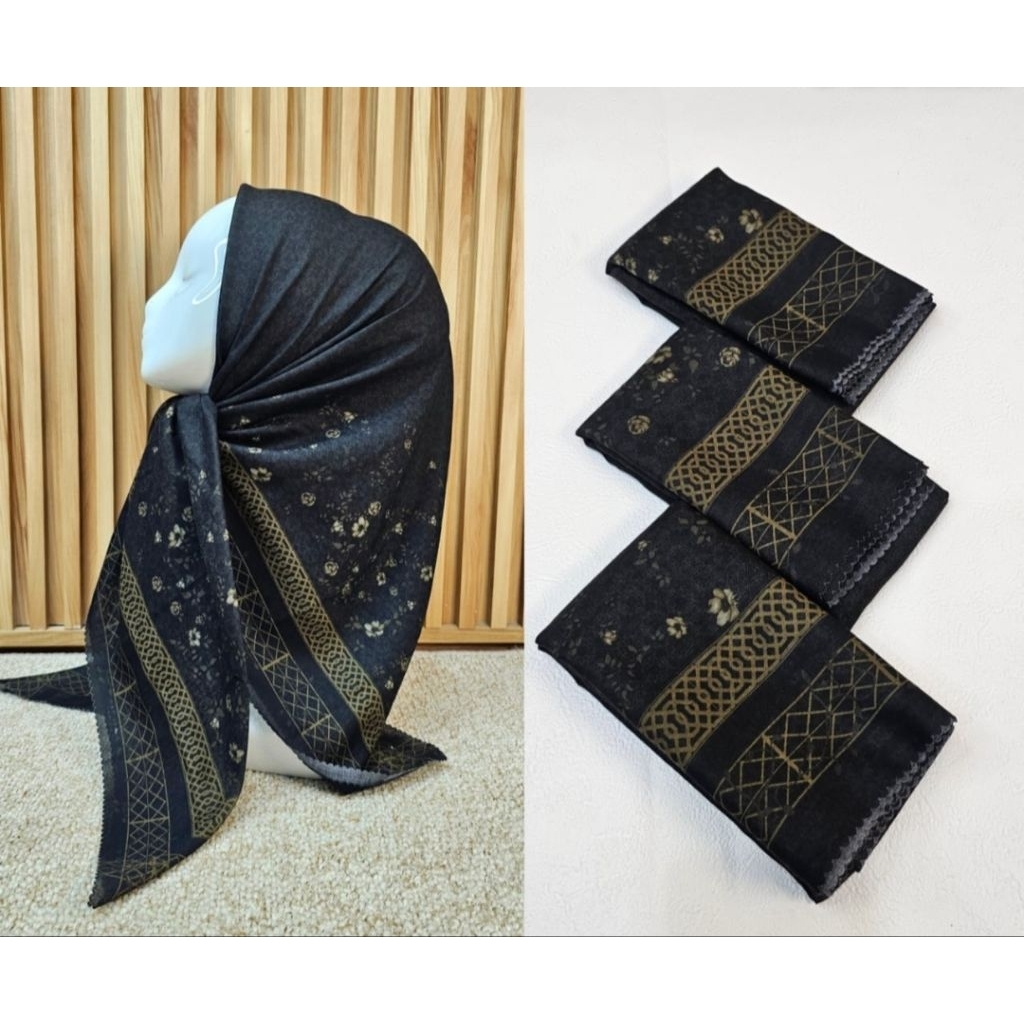 HIJAB SEGI EMPAT VOAL MOTIF BUNGA HITAM KECIL LIS GOLD