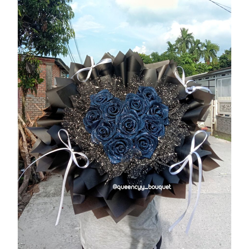 

FREE GLITTER Buket Satin 10 tangkai Model love ( Tile salju + Pita ucapan)
