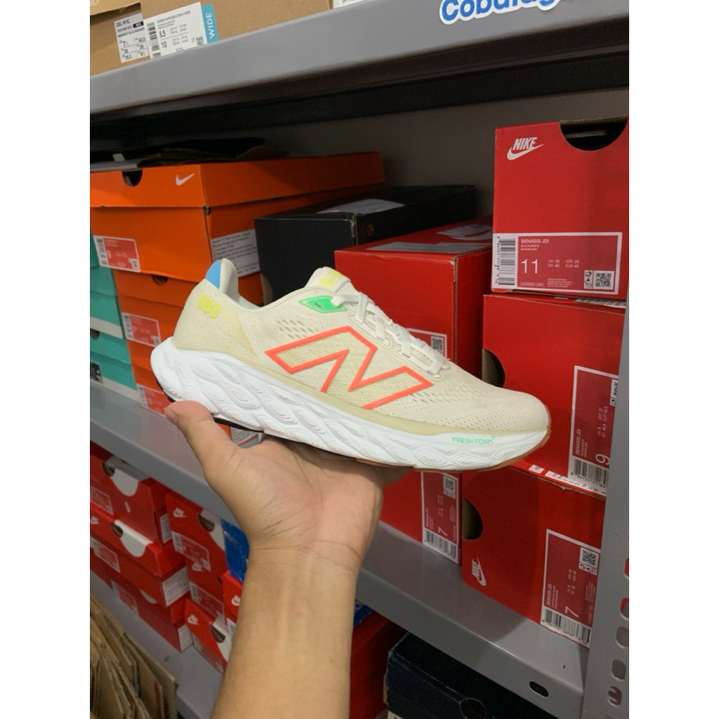 Sepatu lari New Balance Fresh Foam 880v14 Neo Flame Ivory - running shoes NB 880