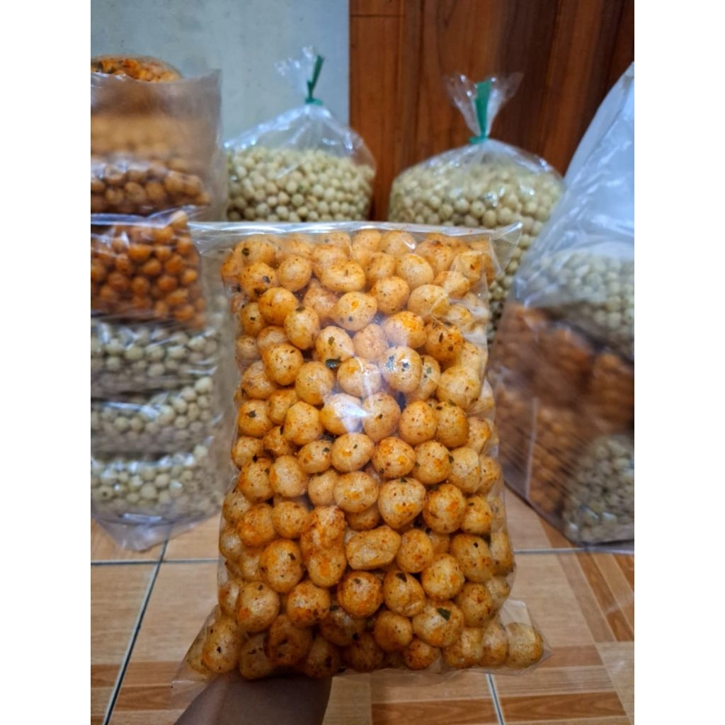 

endog lewo daun jeruk khas garut 250gram - emplod lewo kriuk - endog lewo bulat - cimol kering - moring - podruk