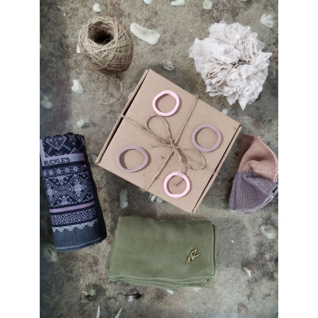 HAMPERS KADO SOUVENIR GIFT BOX CEWE JILBAB PARIS JADUL BELLA SQUARE  MURAH LENGKAP