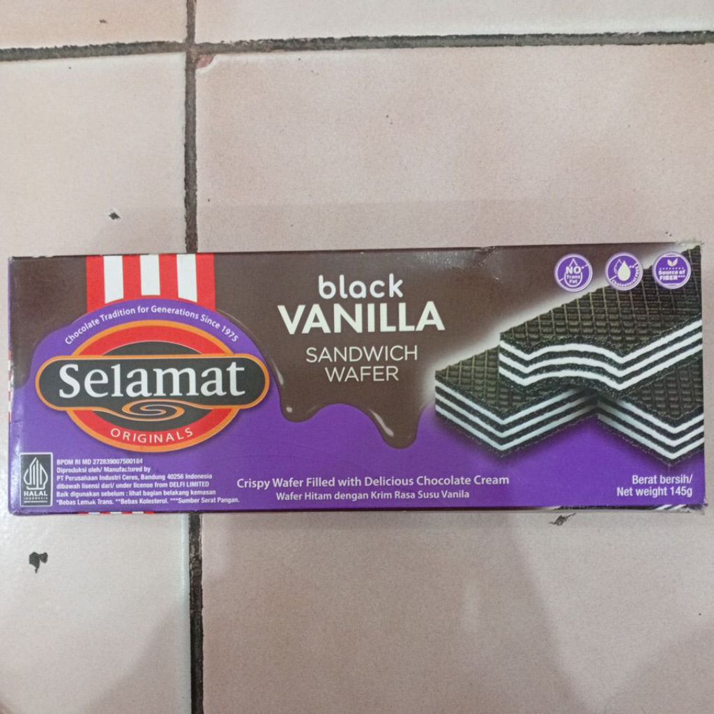 

Selamat Black Vanilla Sandwich Wafer 145gr 1 Bungkus