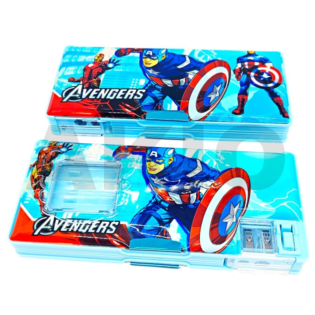

Tempat Pensil Anak Karakter SUPERHERO AVENGERS CAPTAIN AMERIKA IRONMAN B-2100 2 Sisi Magnet JUMBO BESAR + 2 Rautan
