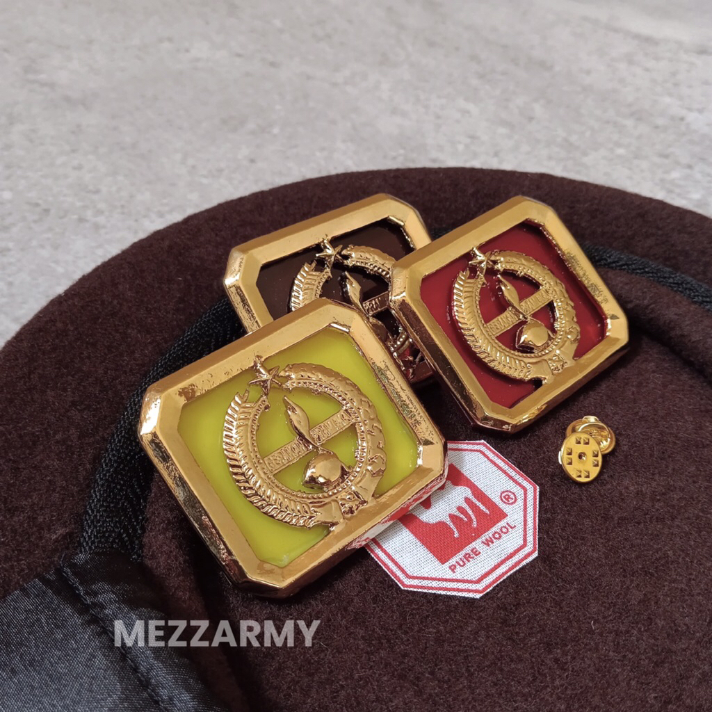 TOPI BARET DAN EMBLEM BARET PRAMUKA