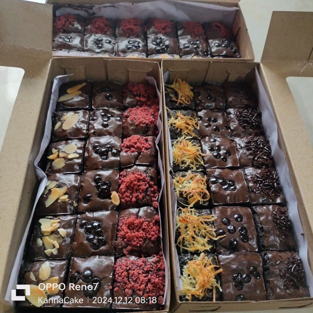 

brownis panggang/fudgy brownis ukuran 22x10(18 potong)