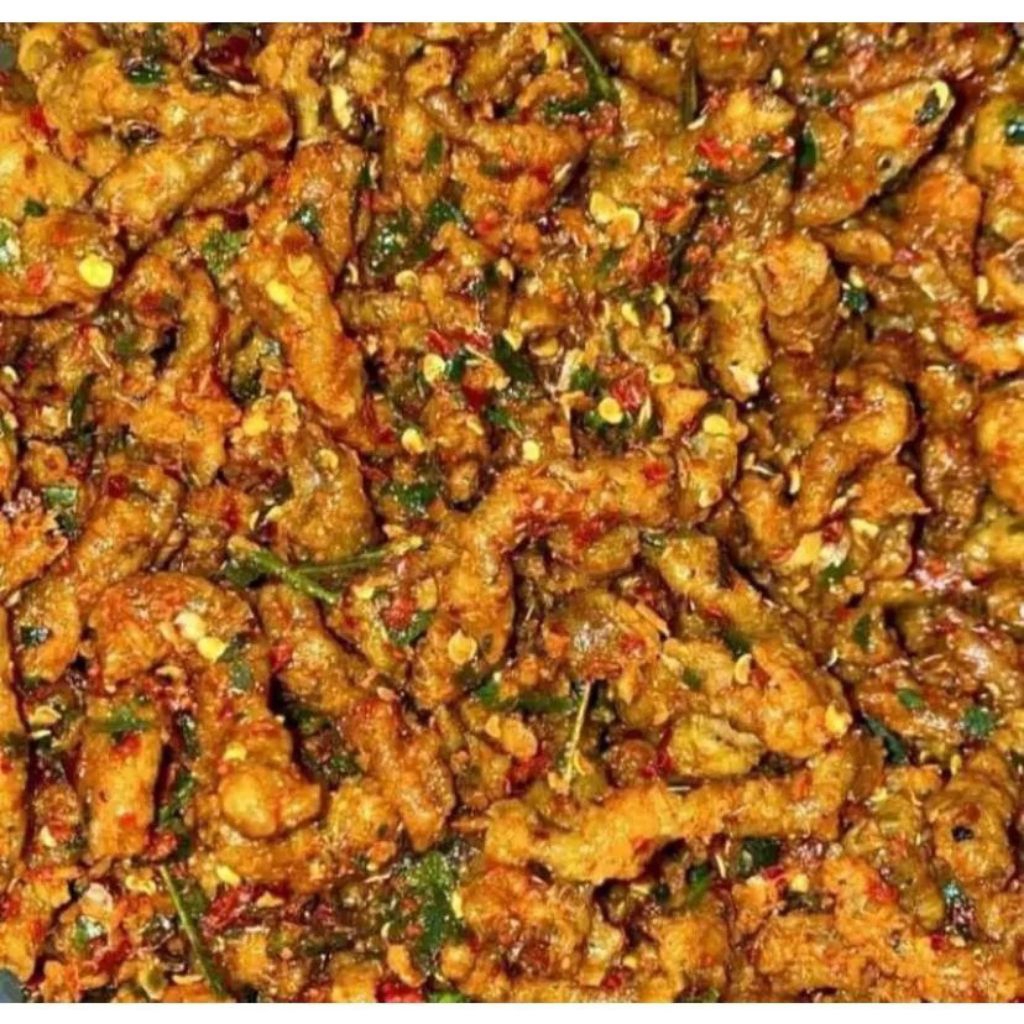 

Seblak kering usus crispy pedas gurih nampol daun jeruk