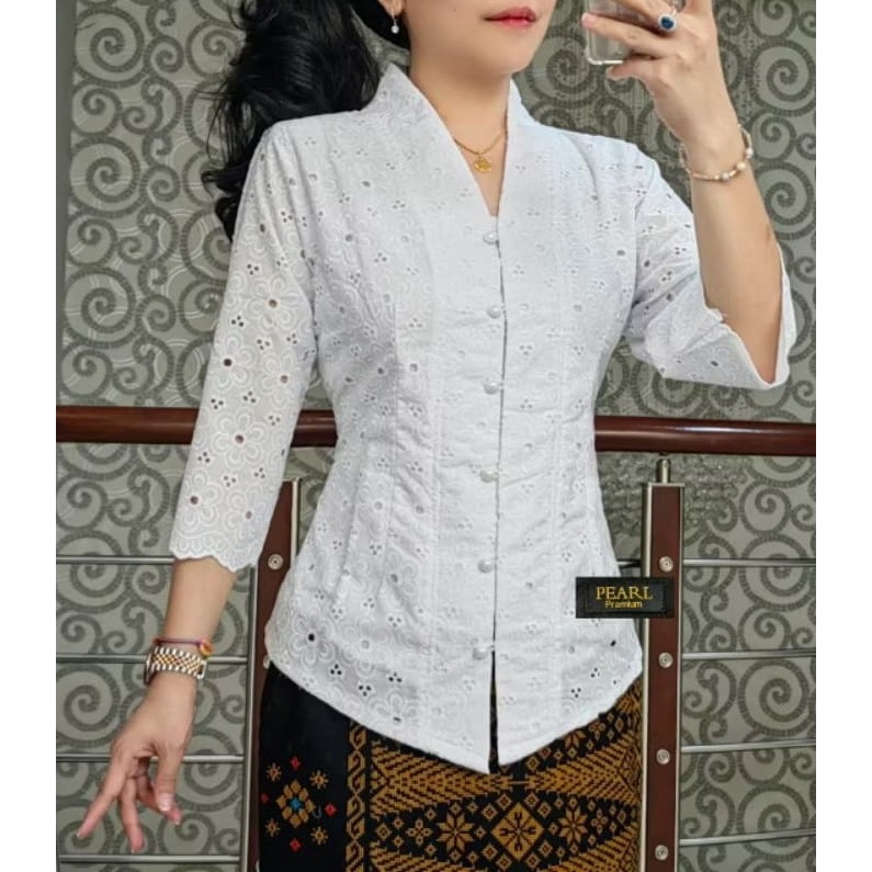 blus katun bolong khus hitam putih