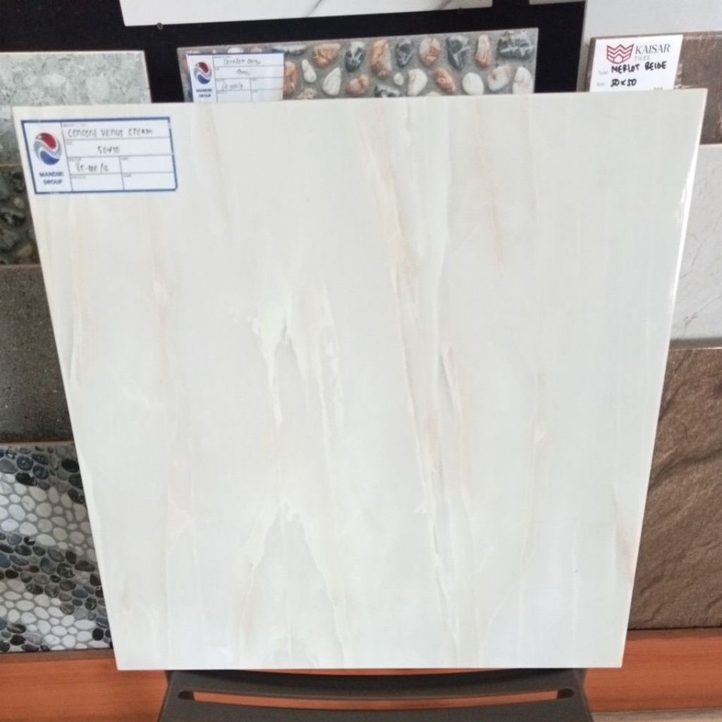 KERAMIK LANTAI 50X50 CONCORD VENUS CREAM