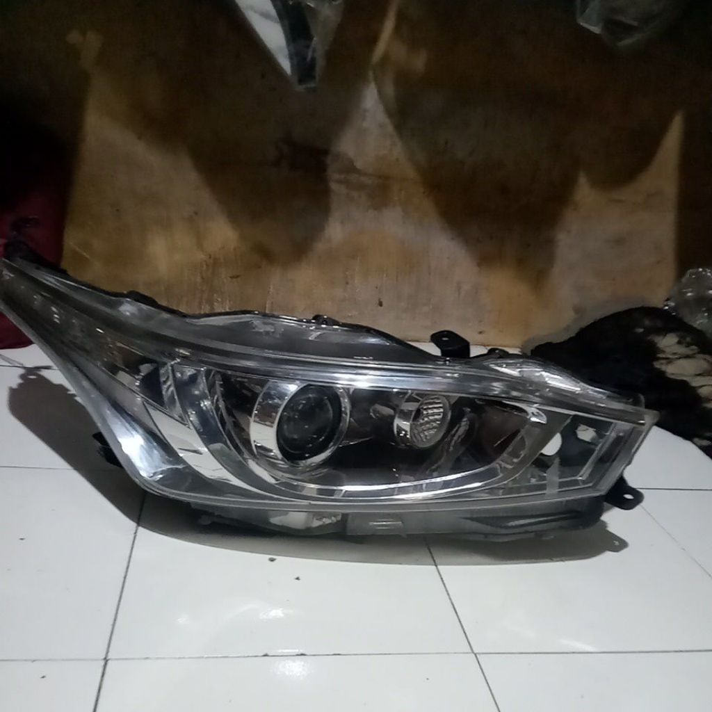 Headlamp Lampu Depan Yaris 2016 Original