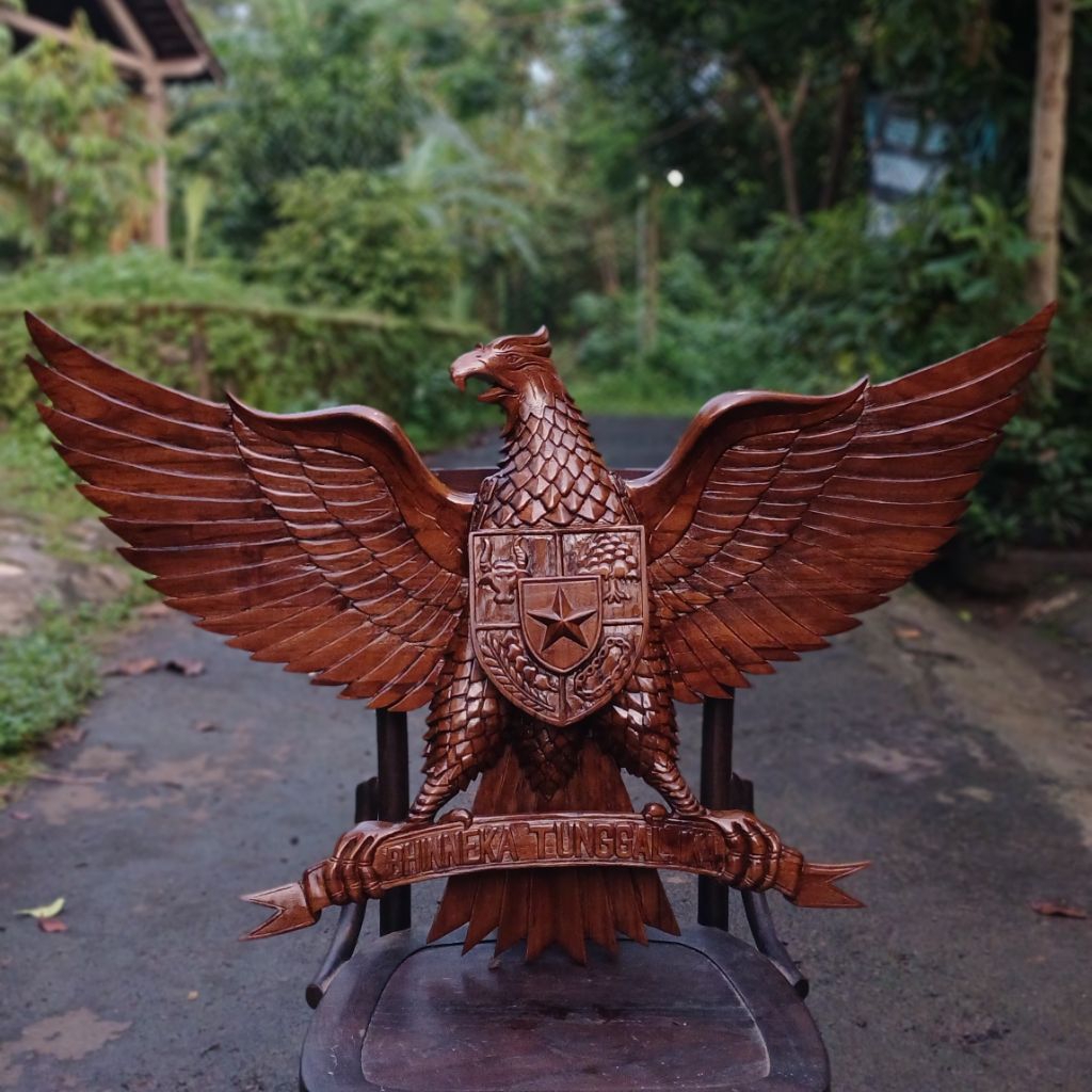 Hiasan Dinding Patung Garuda Pancasila Kayu Jati Ukir 3D