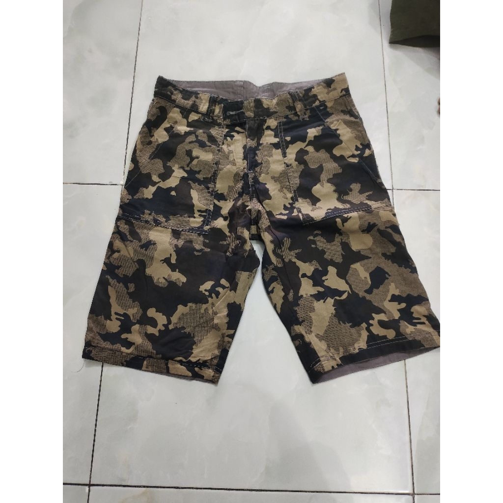 Celana Pendek Pria 2 Sisi (Bolak-Balek) Rocksky Motif Doreng& Kotak" , Doreng 2 Warna, UK 29-32, 100