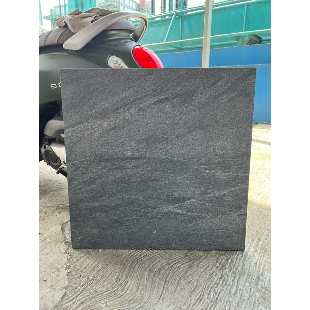 Niro Granite lantai carport/teras 60x60cm GIP4B Lappato