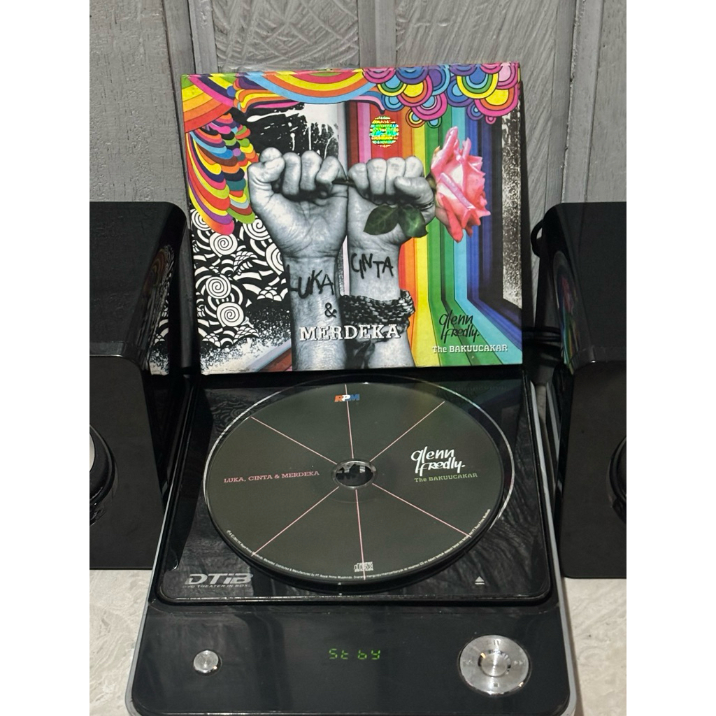 CD ALBUM GLENN FREDLY - Merdeka ORIGINAL