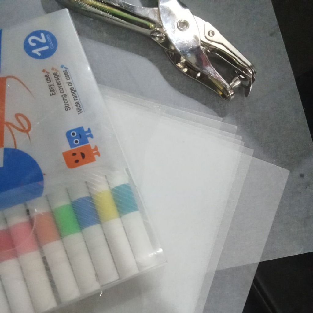 

preloved shrink paper 6 Pcs Dan pembolong kertas