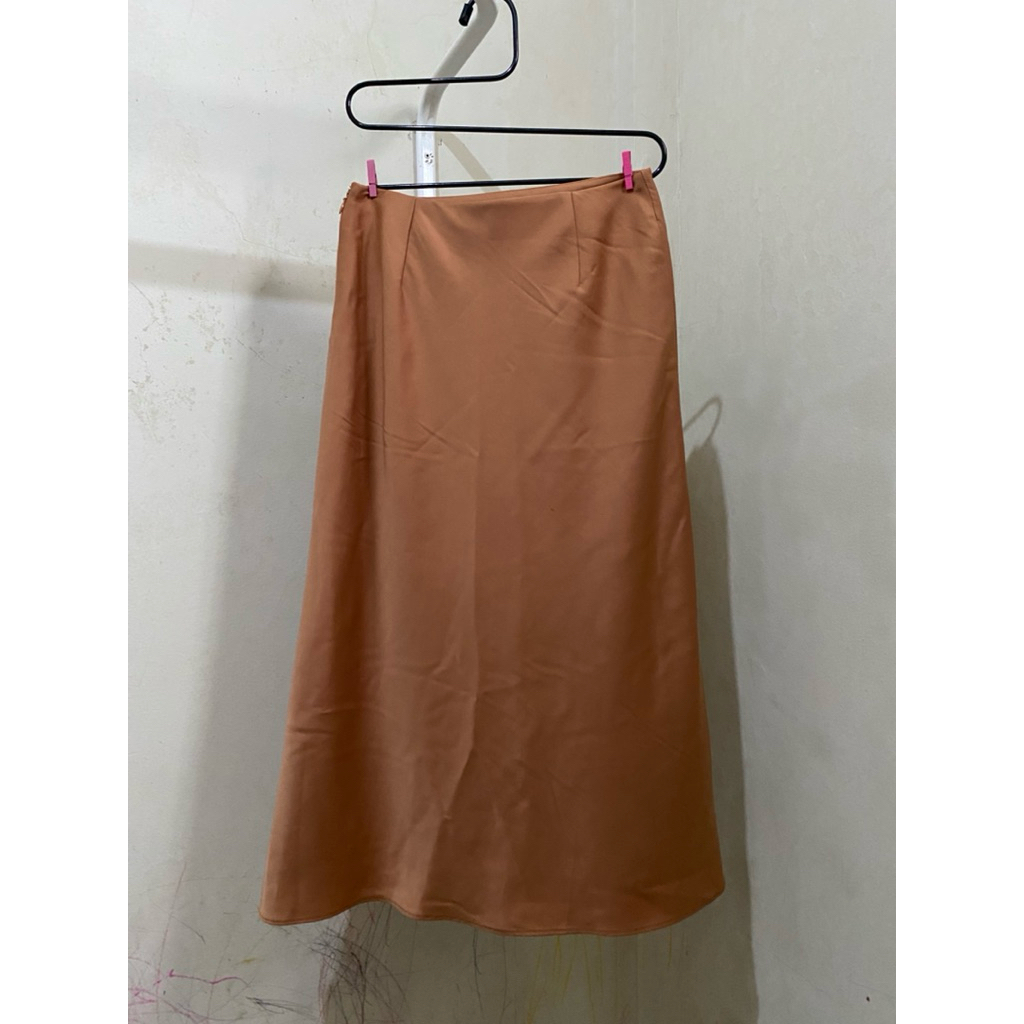 PL rok satin uniqlo like new