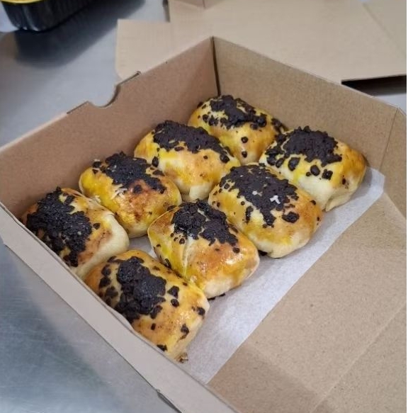 

Bolen Pisang Madam Liv Rasa Pisang Cokelat 8 Biji