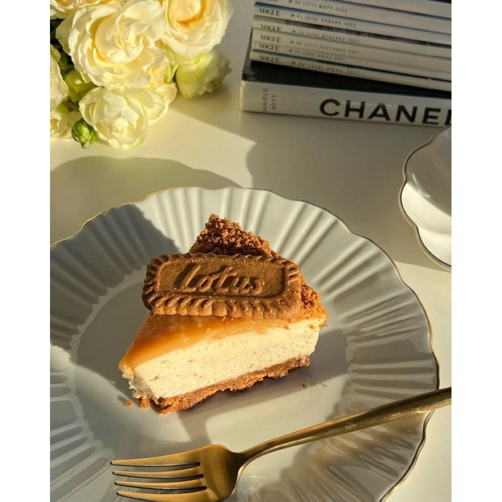 

LOTUS CAKE