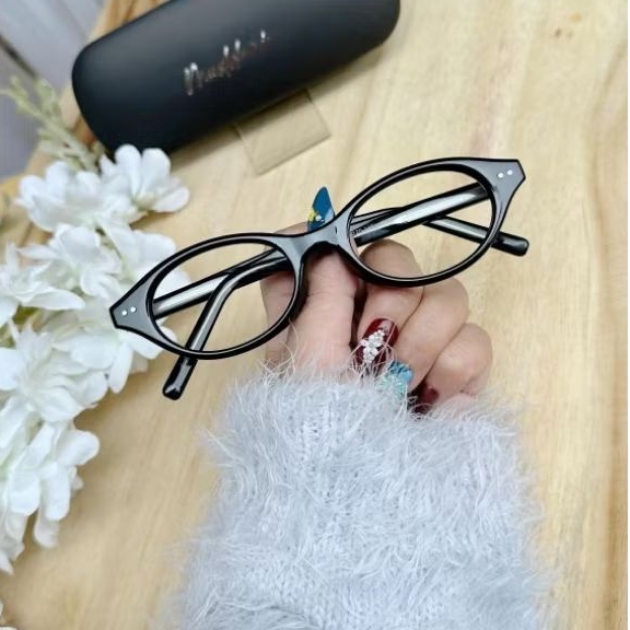 Dari makassar, kacamata muddani wanita