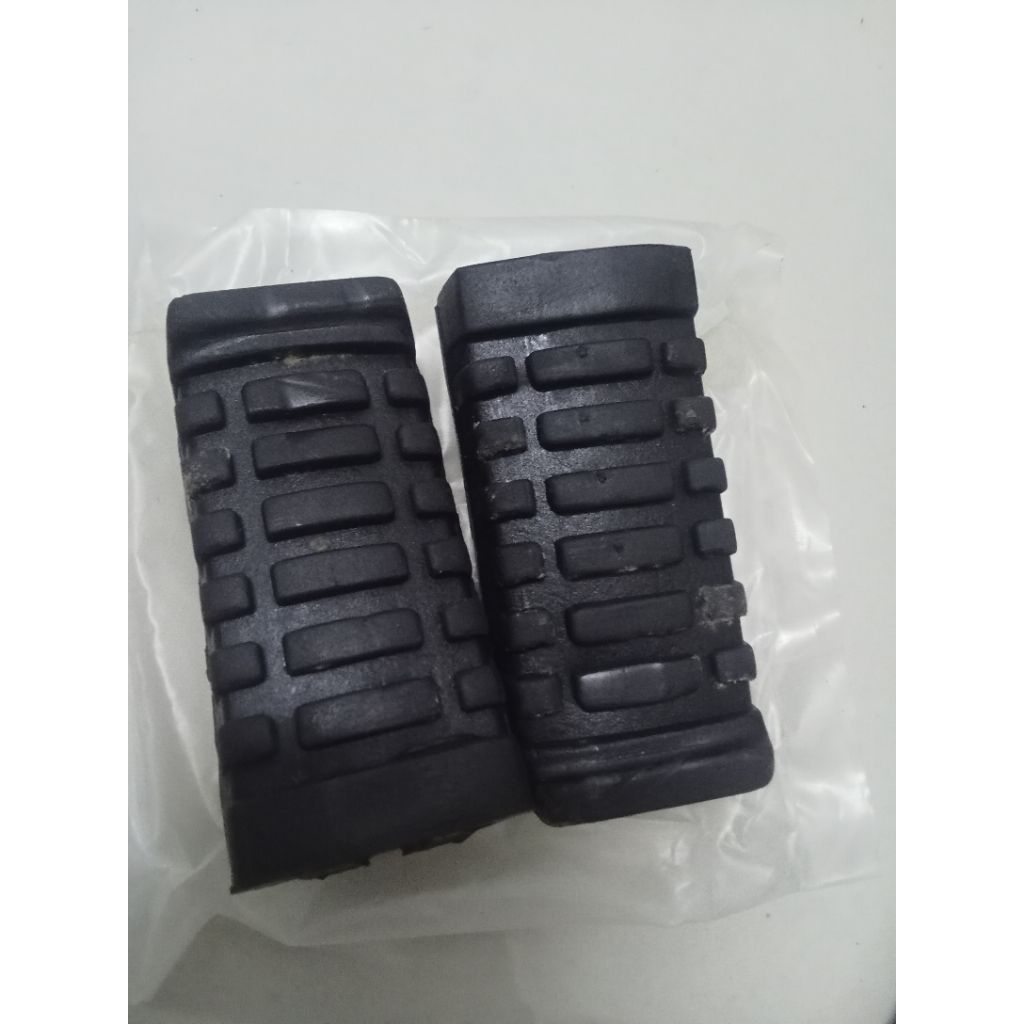 Karet Fotstep Postep Step depan Yamaha V75 V80 V80CDI Alfa Force one F1 F1Z F1Z RX King