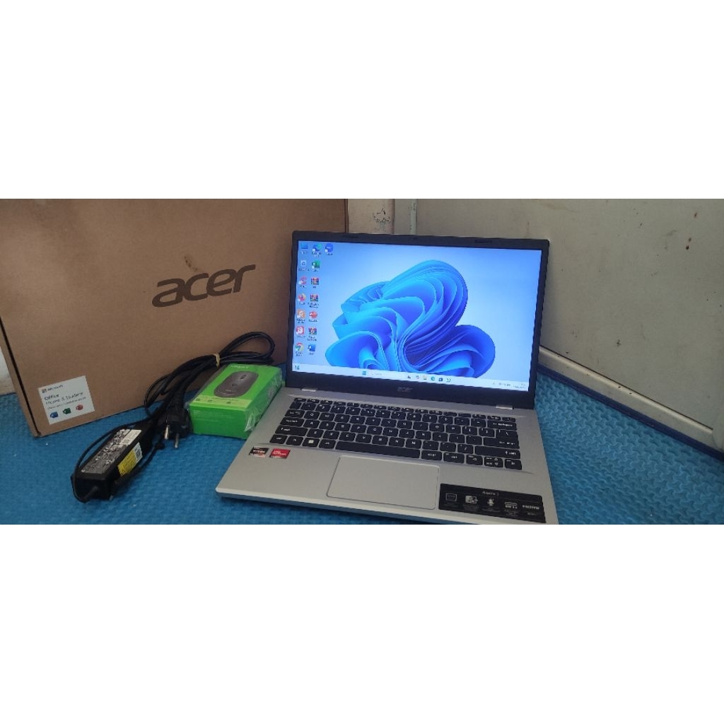 ACER ASPIRE 3 AMD Ryzen 5 7520U Ram 8 SSD 512 Fullset Segel