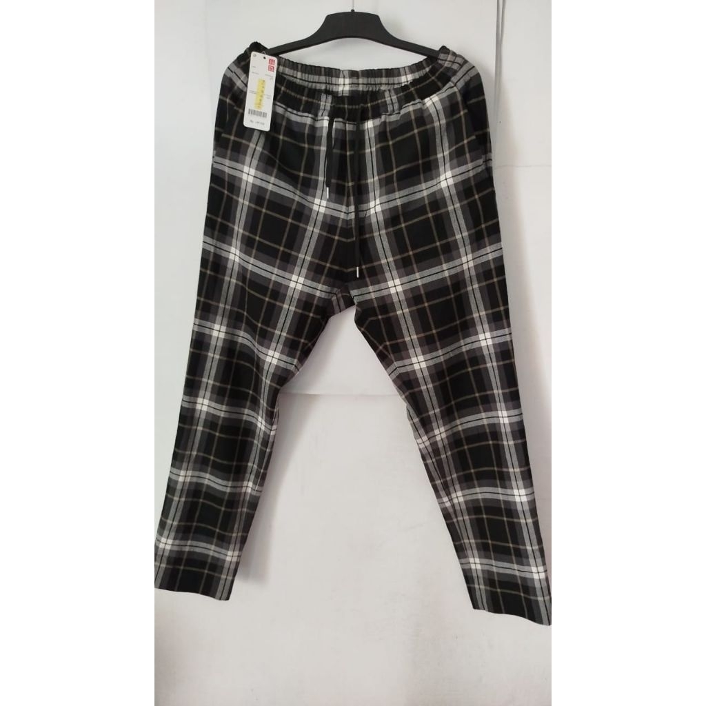 Uniqlo celana tartan pria