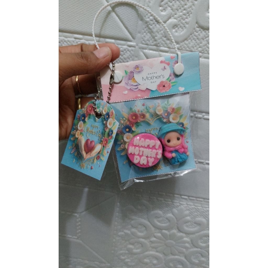 

coklat hari ibu/hadiah hari ibu/coklat tenteng/coklat qustom valentine,wisuda,natal/coklat karakter murah/coklat praline, premium