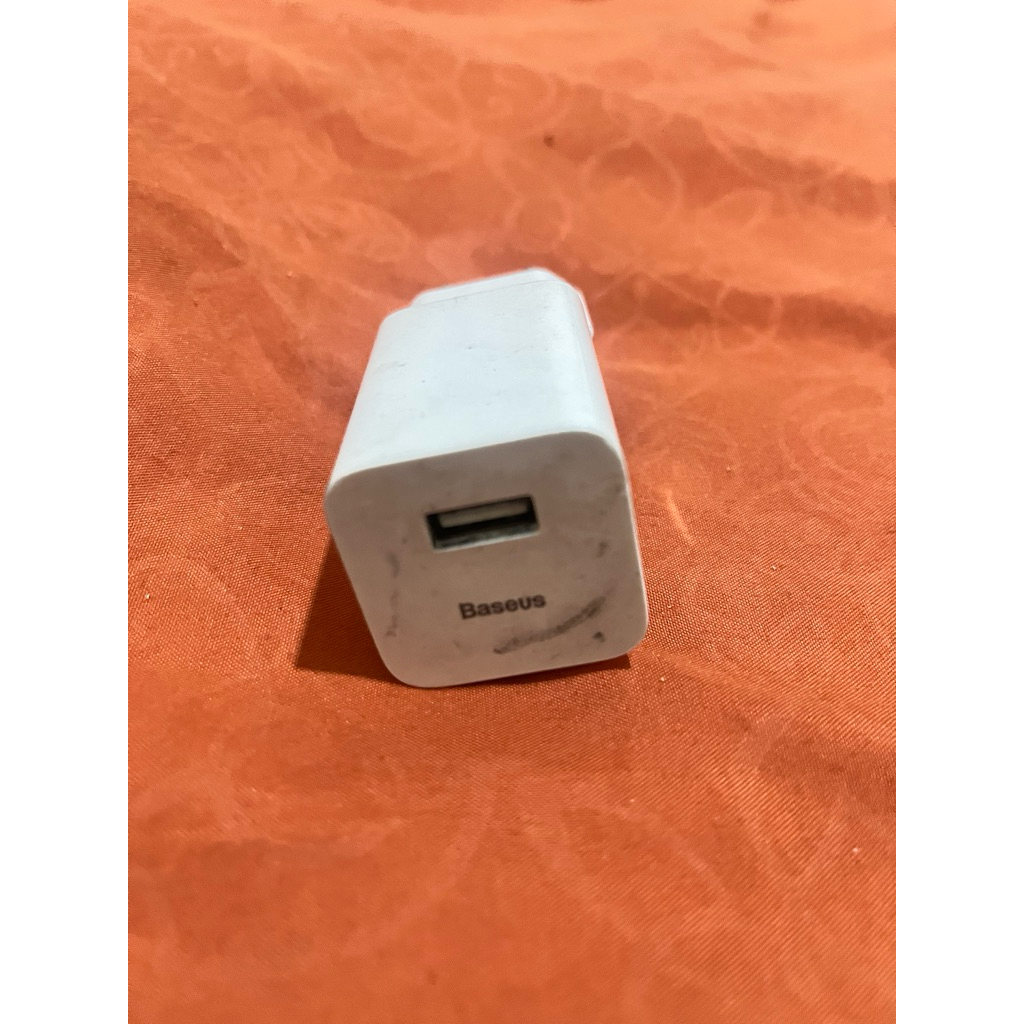 PRELOVED CHARGER BASEUS