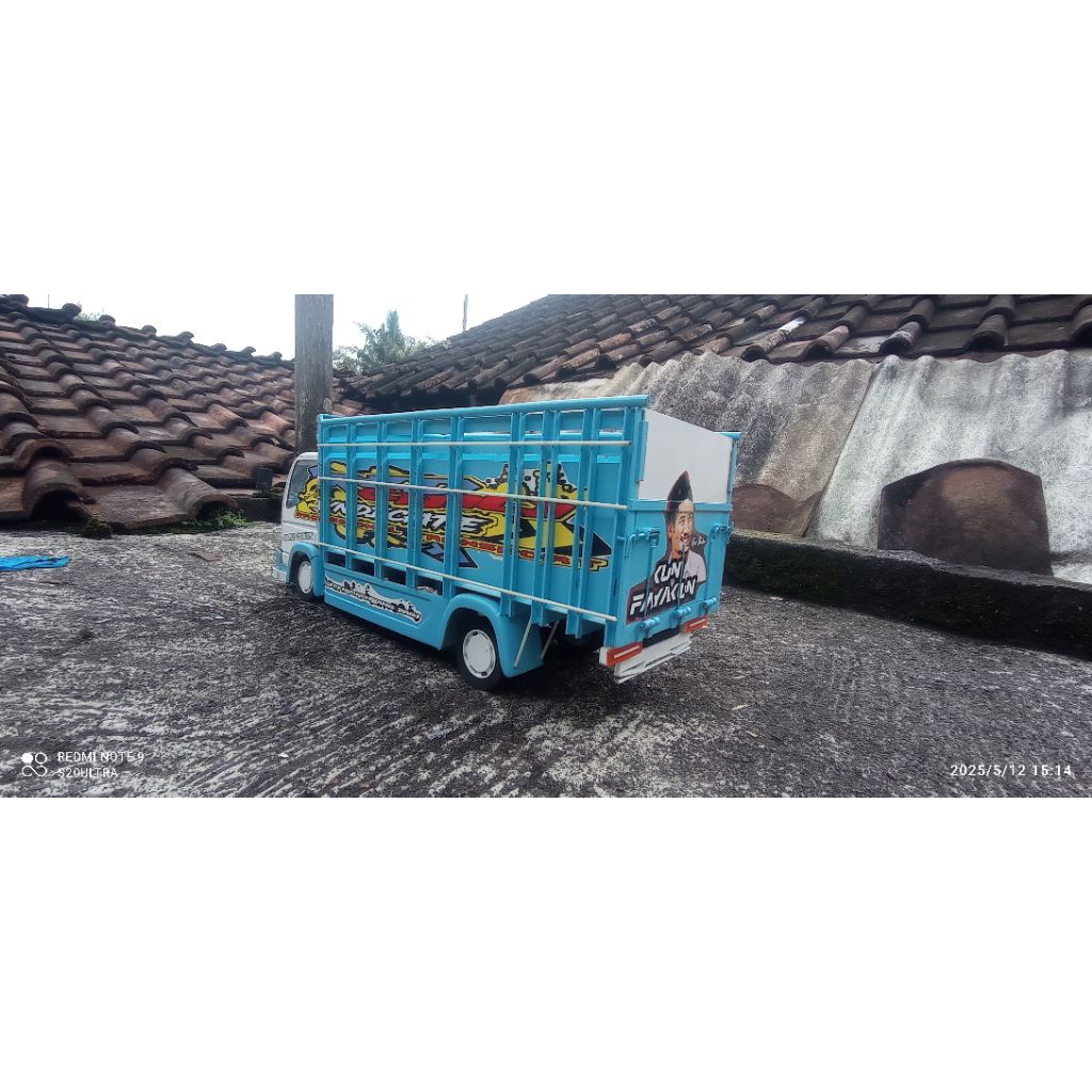 miniatur truk canter skala 14