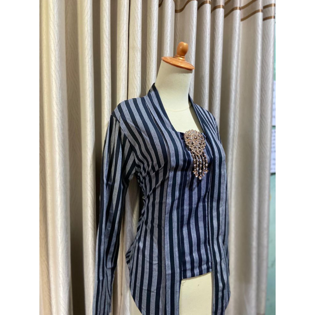Kebaya Lurik Kutubaru Wanita Motif Hitam Putih