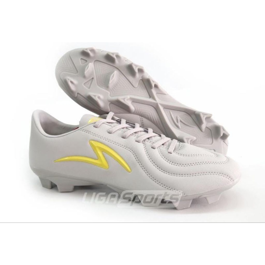 Sepatu Sepak Bola SPECS